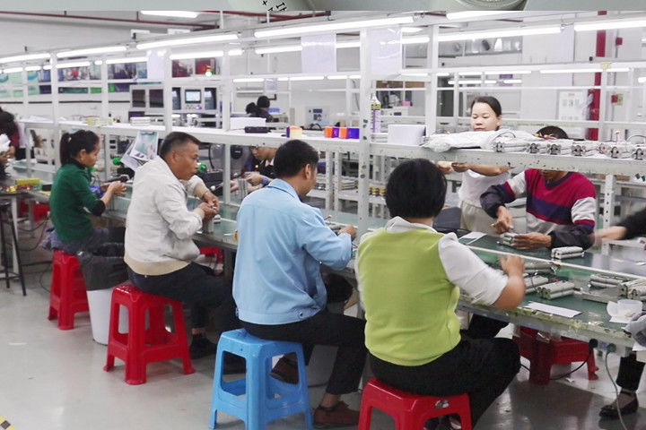 SHENZHEN KLESMAN TECHNOLOGY CO LTD Produktionslinie des Herstellers